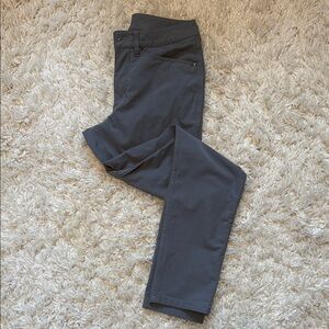 Lululemon men’s pants with stretch.
